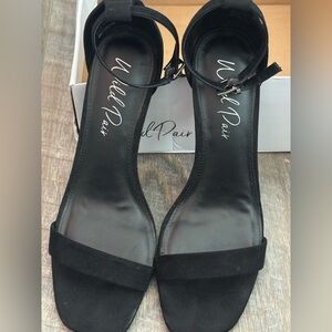 Wild Pair Black Women's Sandal heels velvet NWOT